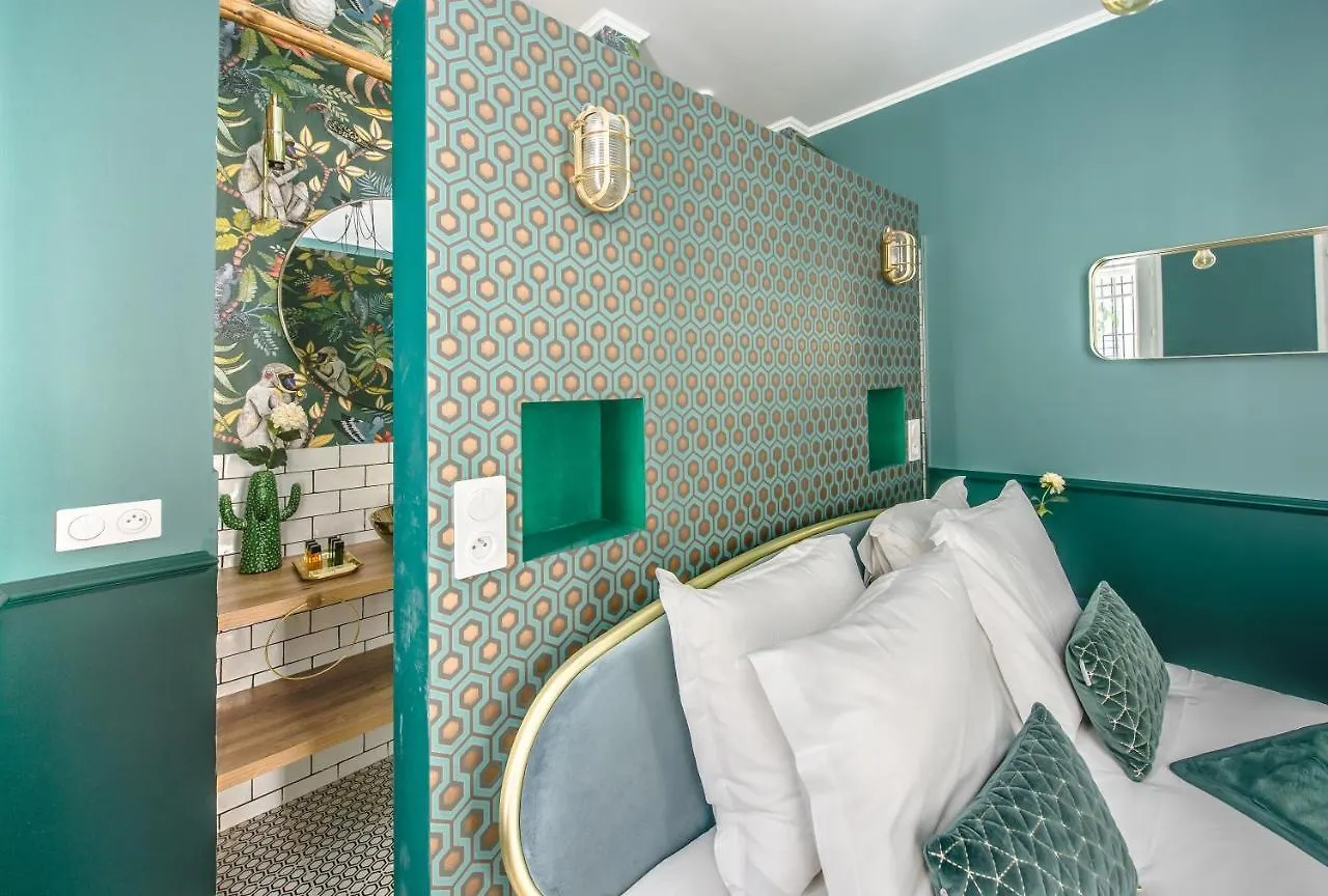 The Charming Trocadero Eiffel Tower Bed & Breakfast *