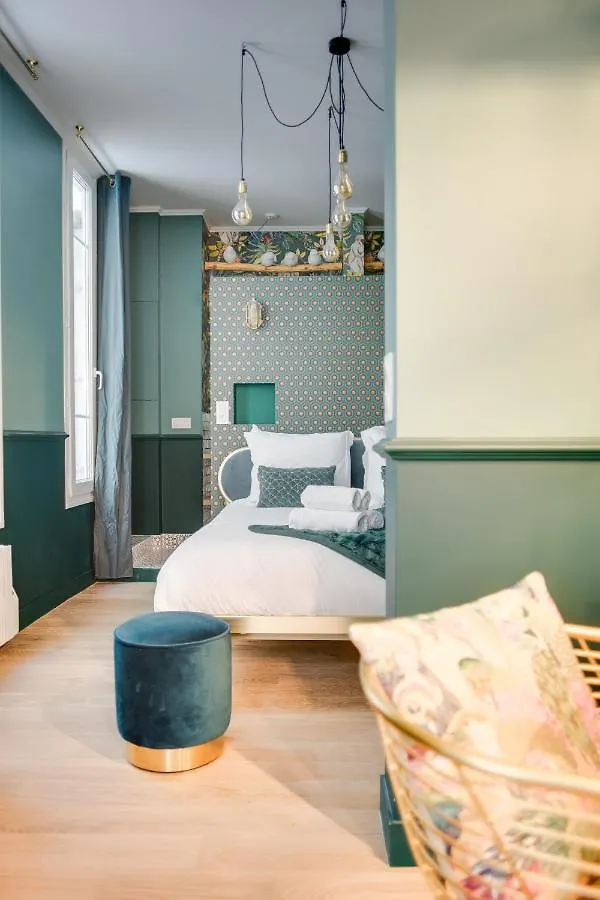 The Charming Trocadero Eiffel Tower Bed and breakfast