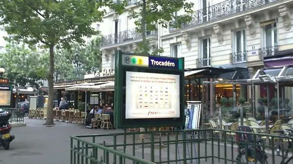 The Charming Trocadero Eiffel Tower Bed & Breakfast